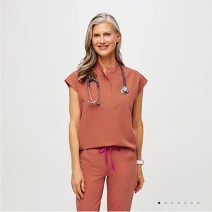 Figs Scrub Top